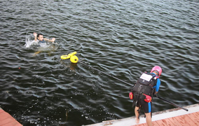 多功能伸缩救援杆