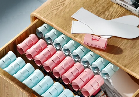 Multiple -piece sheet clip