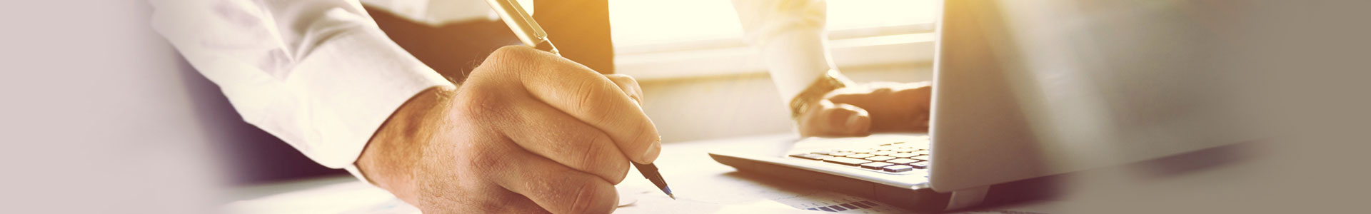 坚持“创新，品质，服务，节约，敬业，感恩”