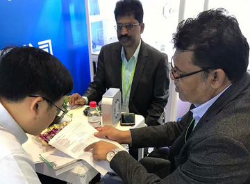 客户洽谈合作细节